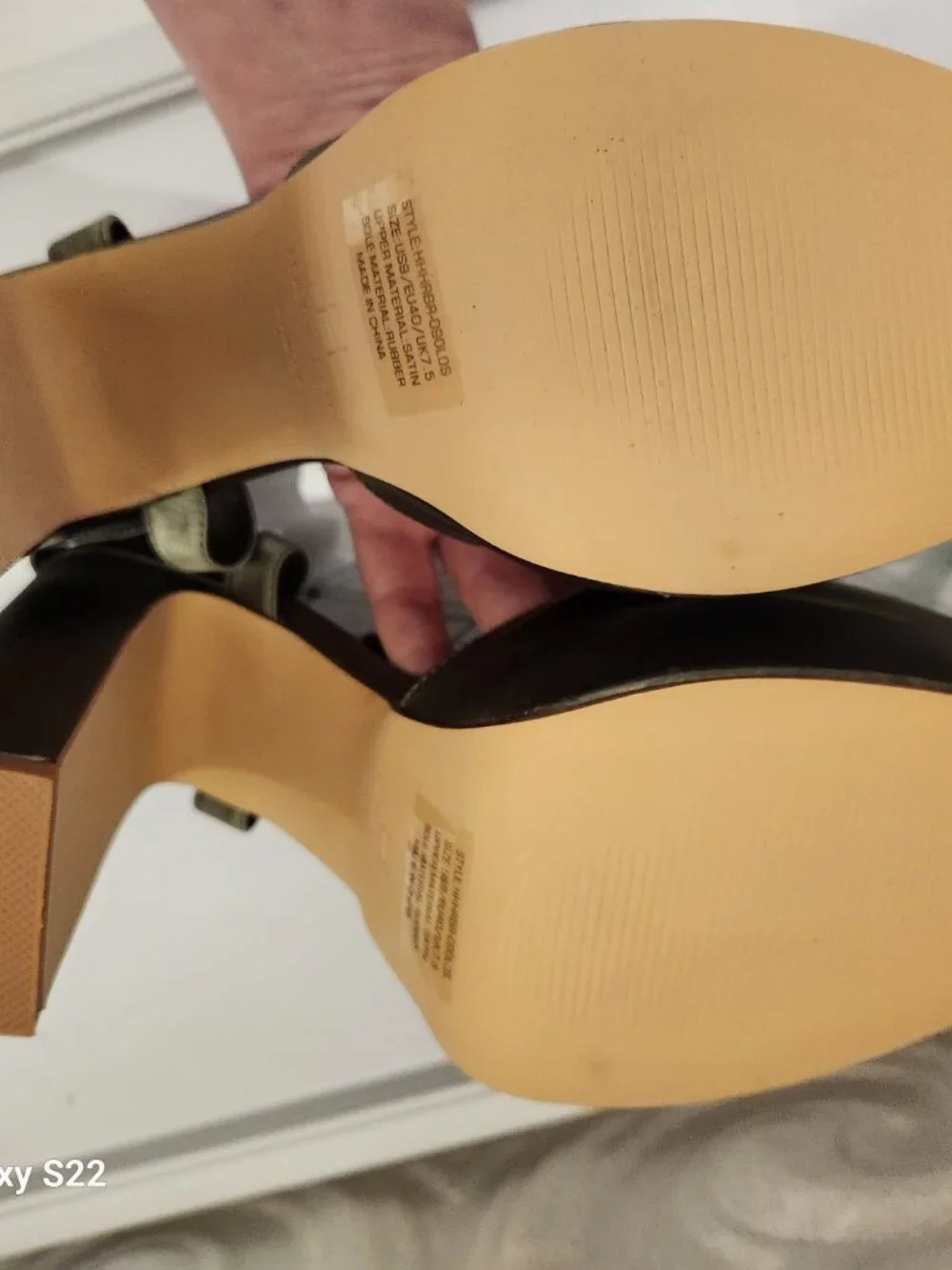 H By Halston Olive Green Platform Sandals. NIB. Size 9